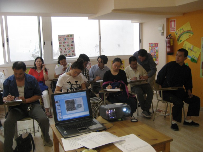 Iniciem un curs del Servei de Primera Acollida amb traducció al xinès
